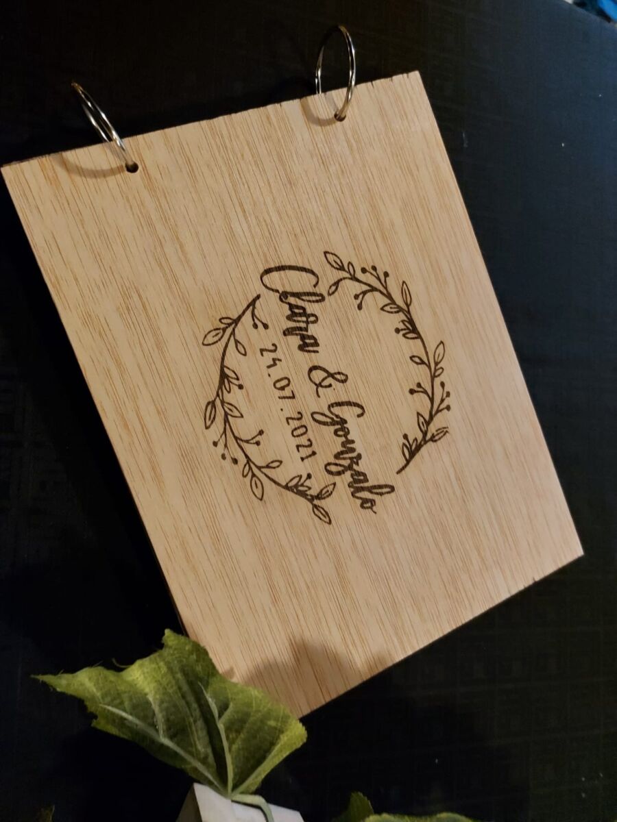 Álbum de madera grabado a láser fotomaton boda Huelva